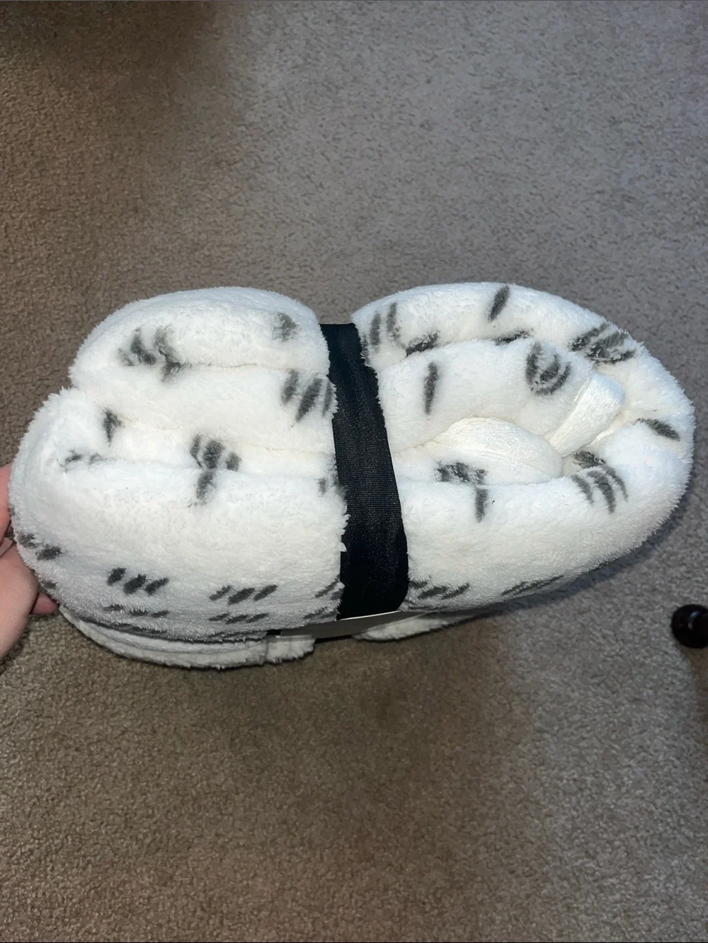 Cuddl Duds Plush Reversible Throw in White with Black Pattern